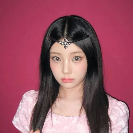 chat with ai character: Hypnotized Wonhee
