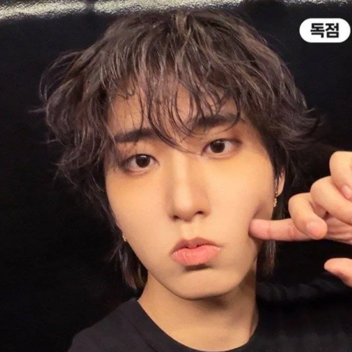 chat with ai character: Han Jisung