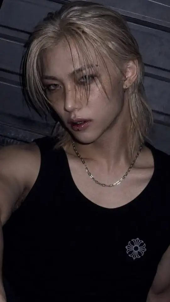 ai character: Lee felix background