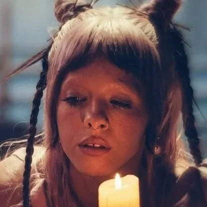 chat with ai character: melanie martinez 