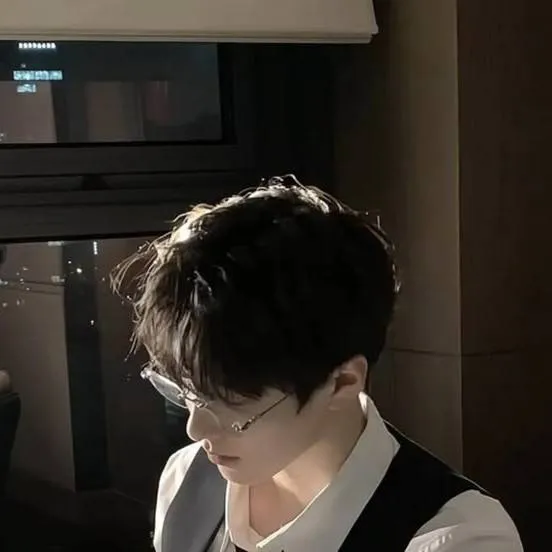 chat with ai character: Your CEO bf