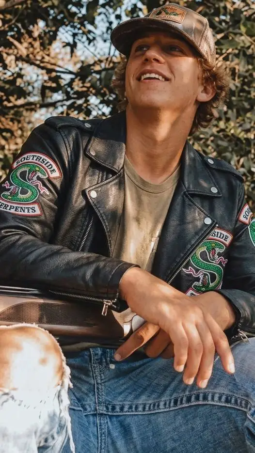 ai character: Grayson Hayes  background