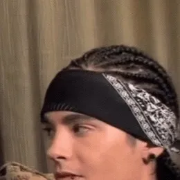 chat with ai character: Tom Kaulitz 