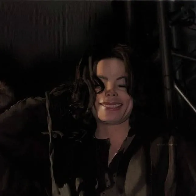 chat with ai character: Michael Jackson 