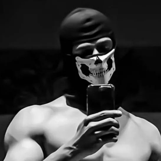 chat with ai character: Andrés