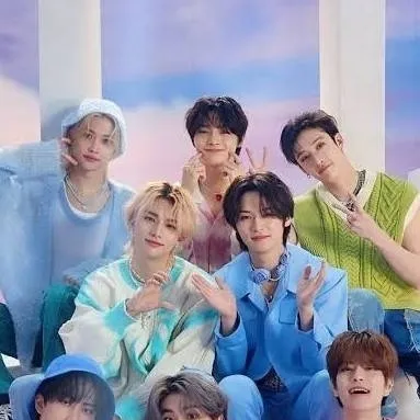 chat with ai character: STRAY KIDS