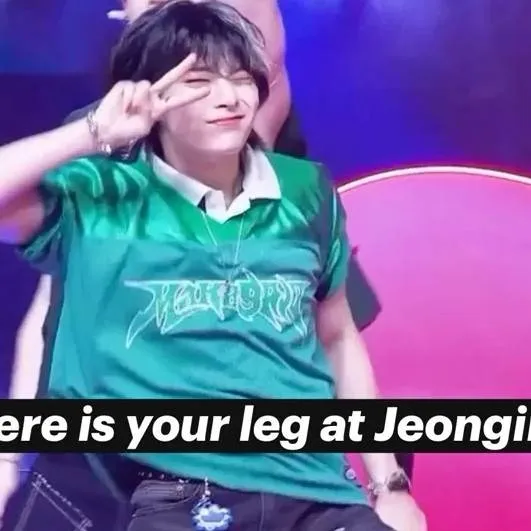 chat with ai character: Jeongin 
