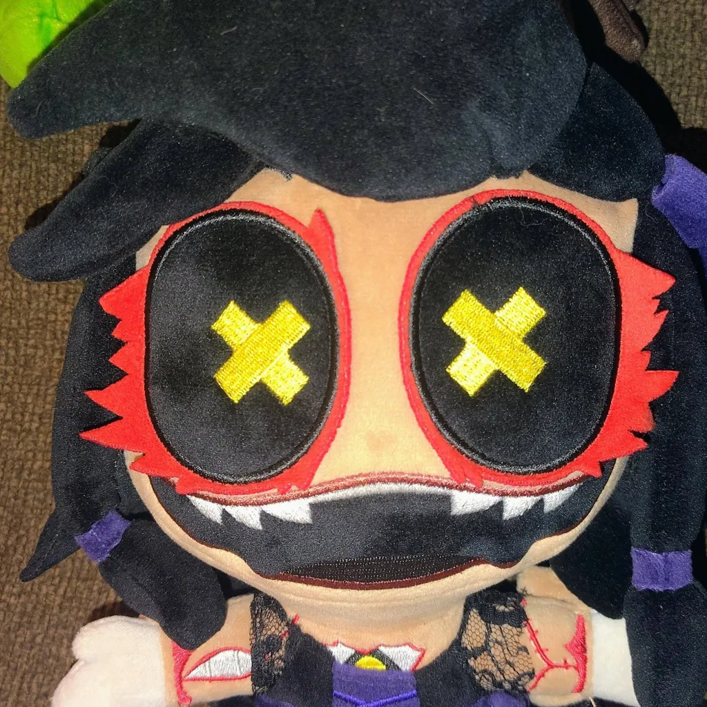 chat with ai character: plush cyn