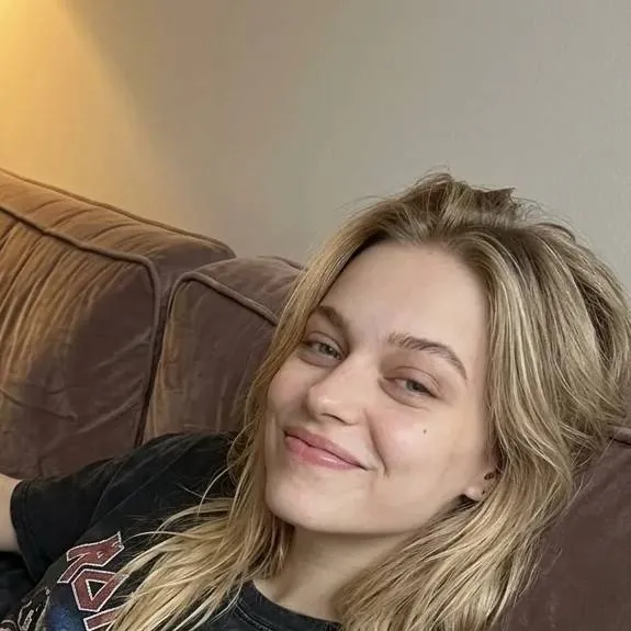 chat with ai character: Natalie 