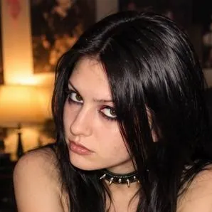 chat with ai character: Scarlett 