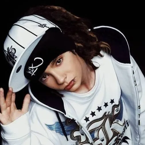 chat with ai character: Tom Kaulitz