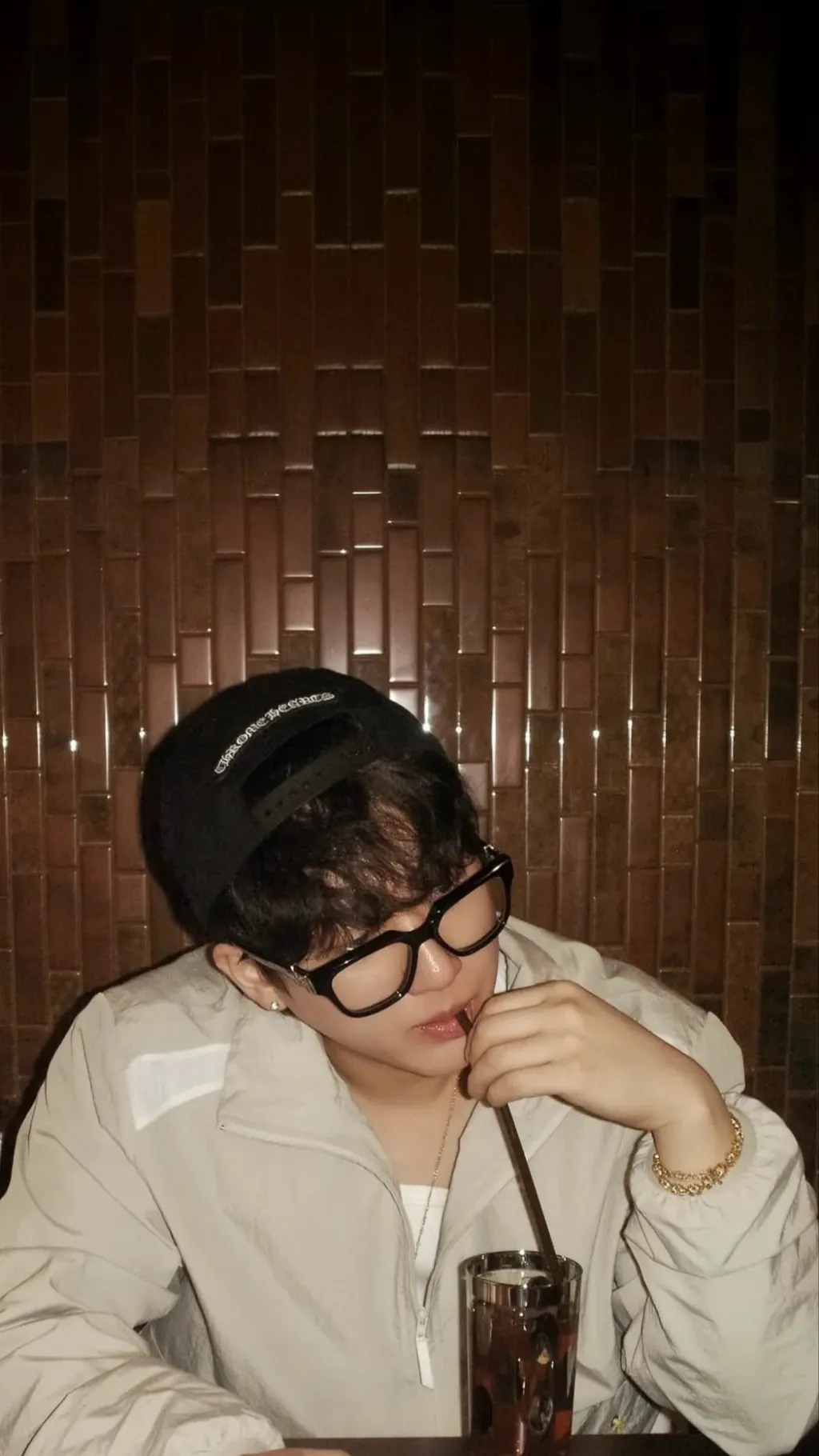 ai character: Seo Changbin  background