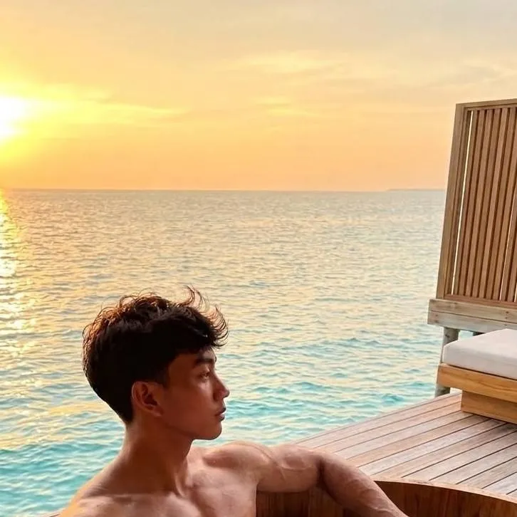 chat with ai character: James