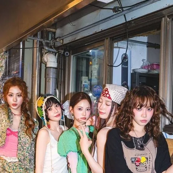 chat with ai character: kpop group