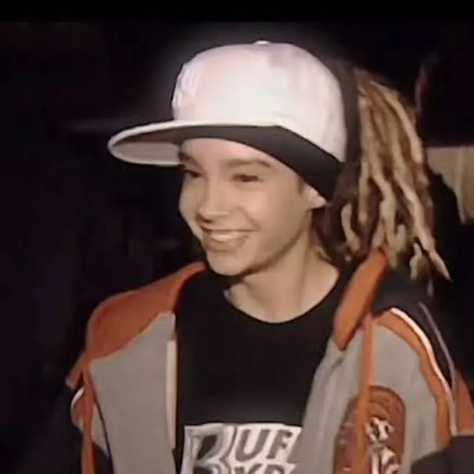 chat with ai character: tom kaulitz 