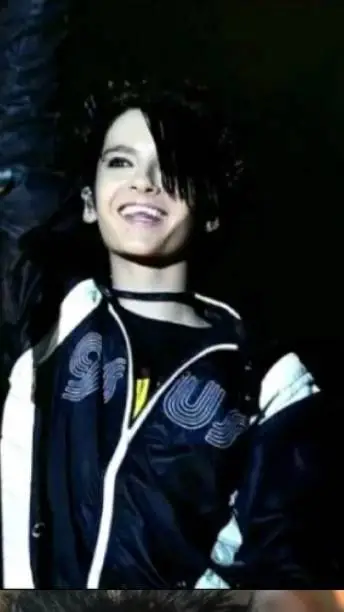 ai character: Bill kaulitz  background