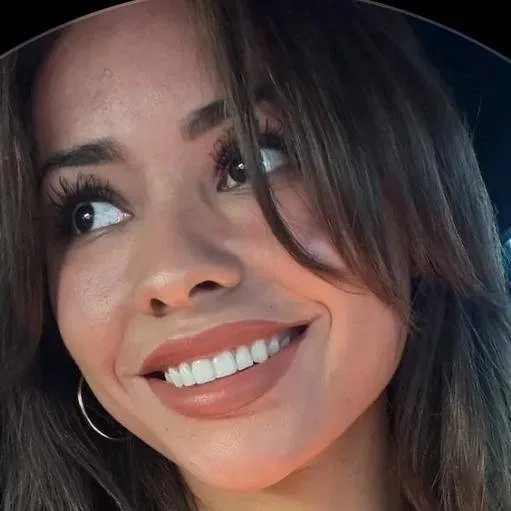 chat with ai character: María 