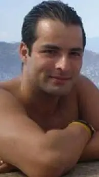 ai character: Enrique Arteaga  background