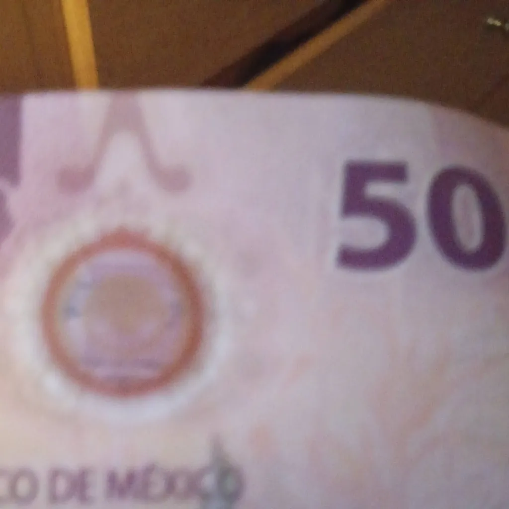 chat with ai character: 50 PESOS