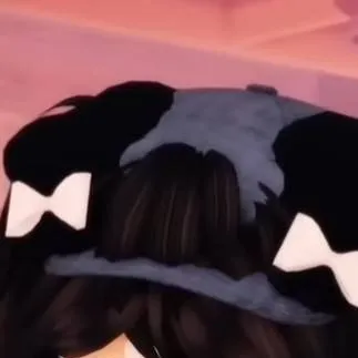 chat with ai character: Sarah (Roblox)