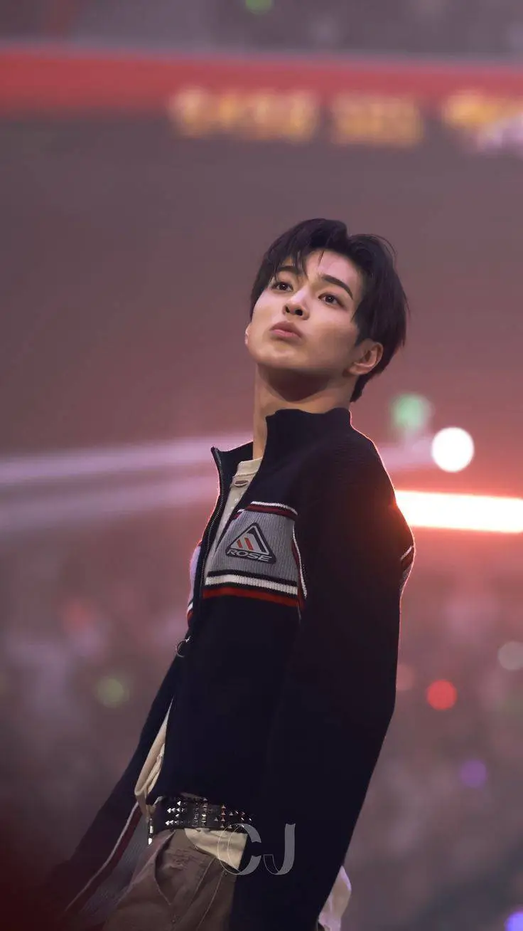ai character: idol keonho background