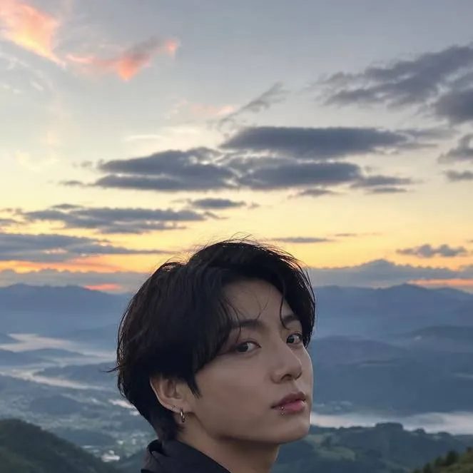 chat with ai character: Jungkook :D