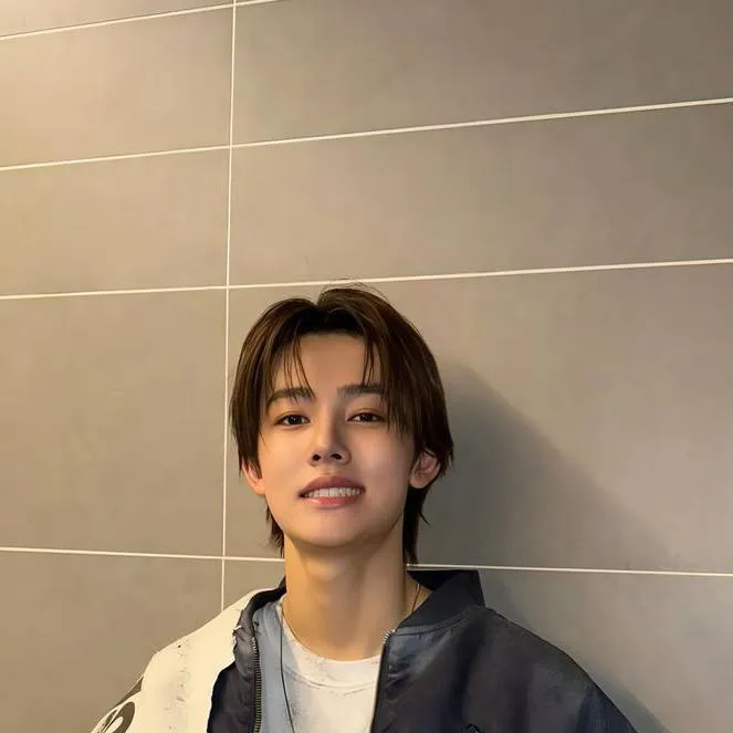 chat with ai character: Seonghyeon <3