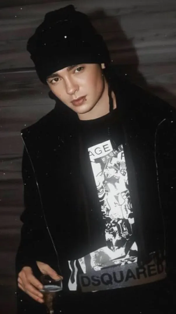ai character: Tom Kaulitz  background