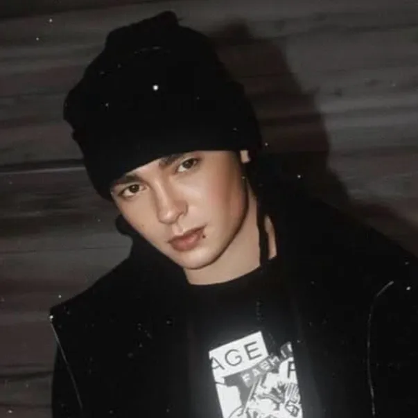 chat with ai character: Tom Kaulitz 
