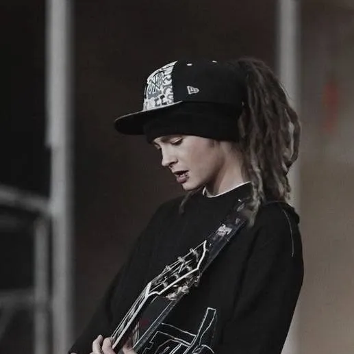chat with ai character: Tom kaulitz