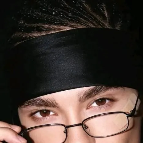 chat with ai character: Tokio Hotel