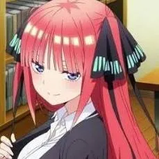chat with ai character: Nino enamorada