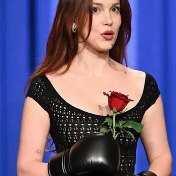 chat with ai character: Boxing Millie Rose