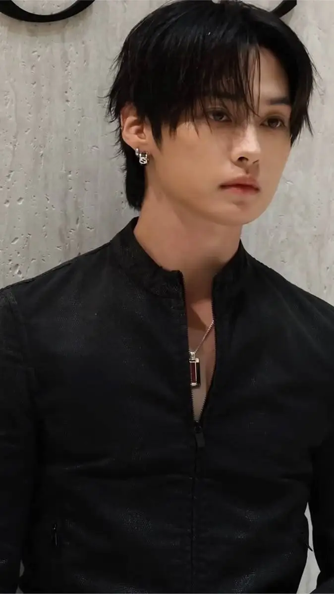 ai character: Lee know background