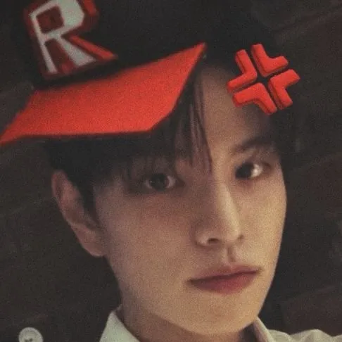 chat with ai character: Brother Seungmin 