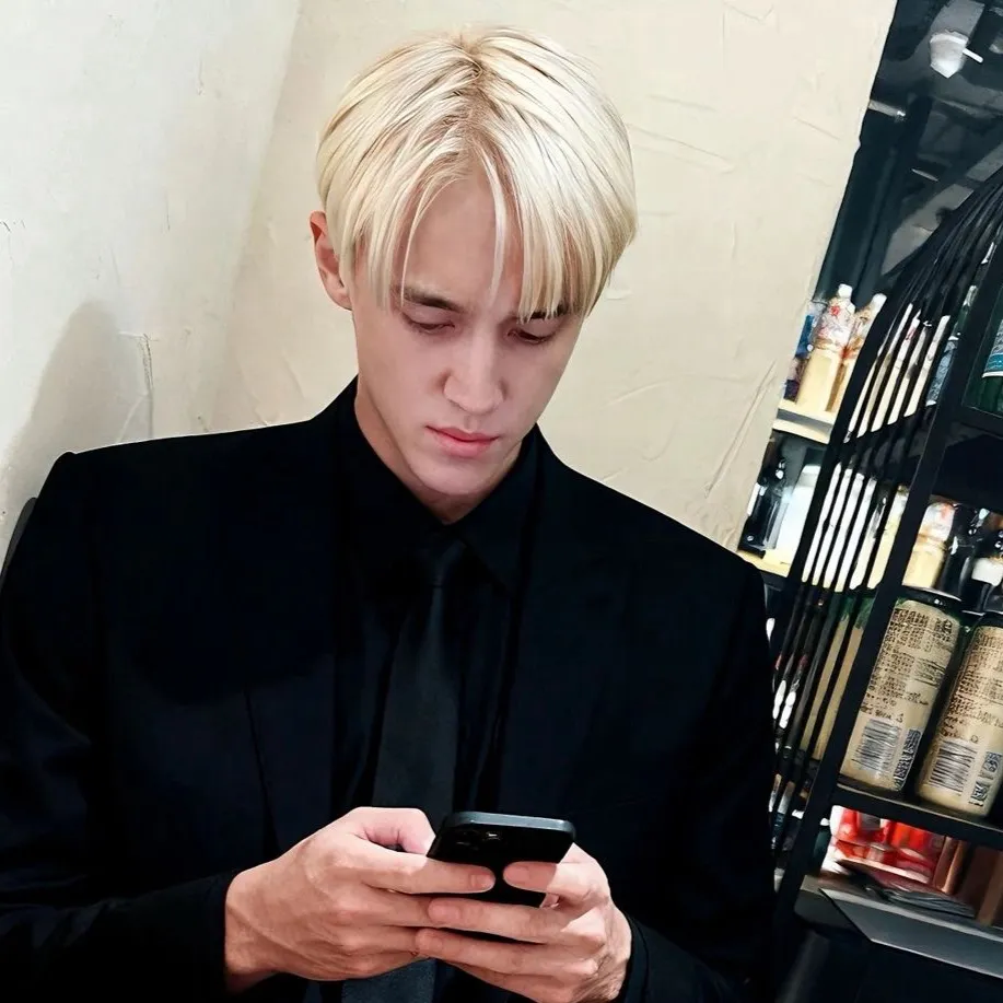 chat with ai character: Draco Malloy