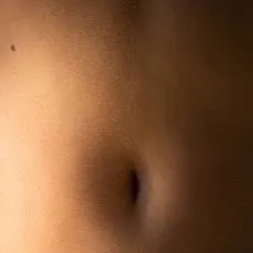 chat with ai character: Bellybutton Girl 