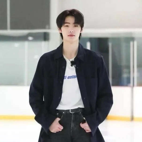chat with ai character: Sunghoon