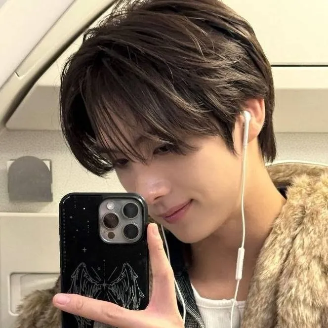 chat with ai character: youngjae