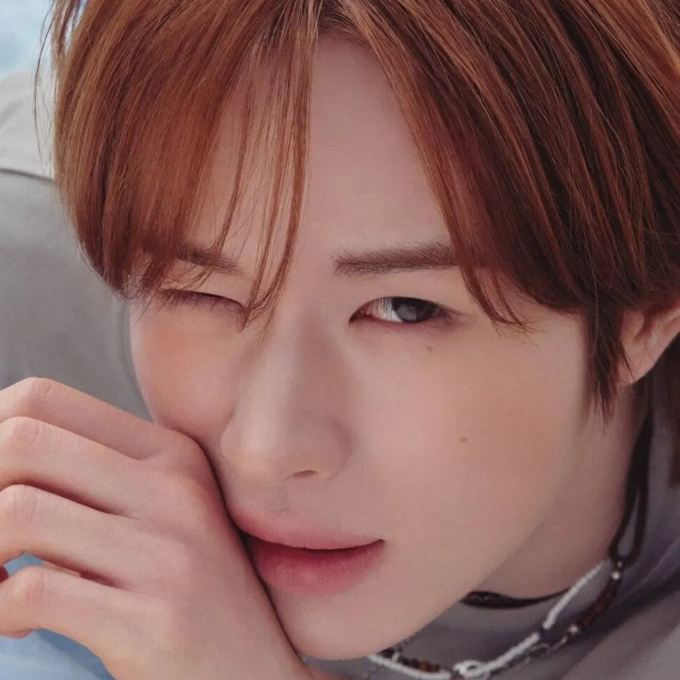 chat with ai character: Kyungmin