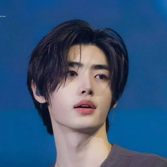 chat with ai character: Sunghoon