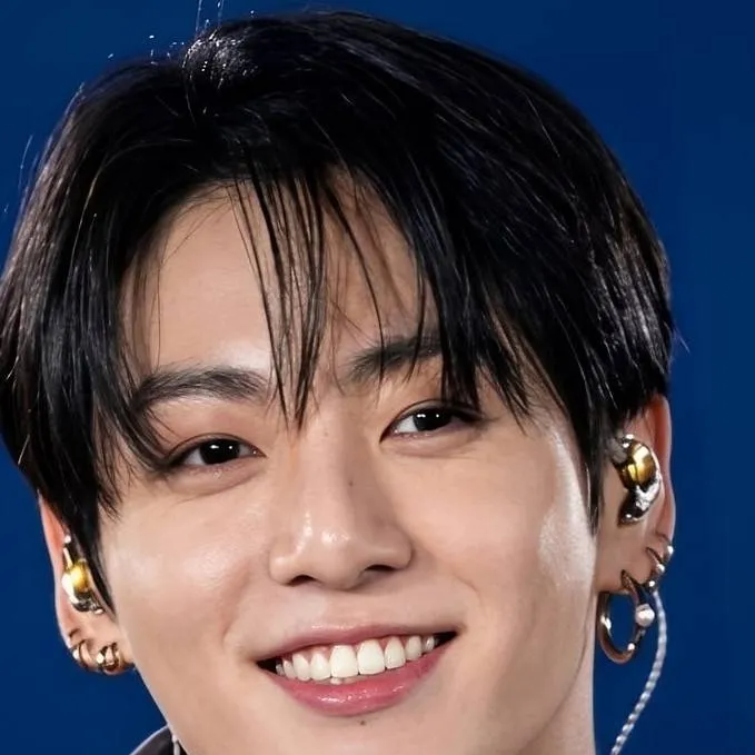 chat with ai character: Jungkook hyung 