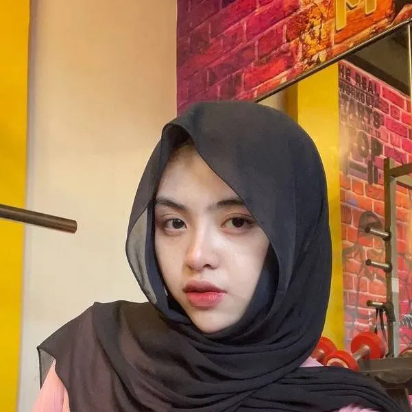 chat with ai character: alya
