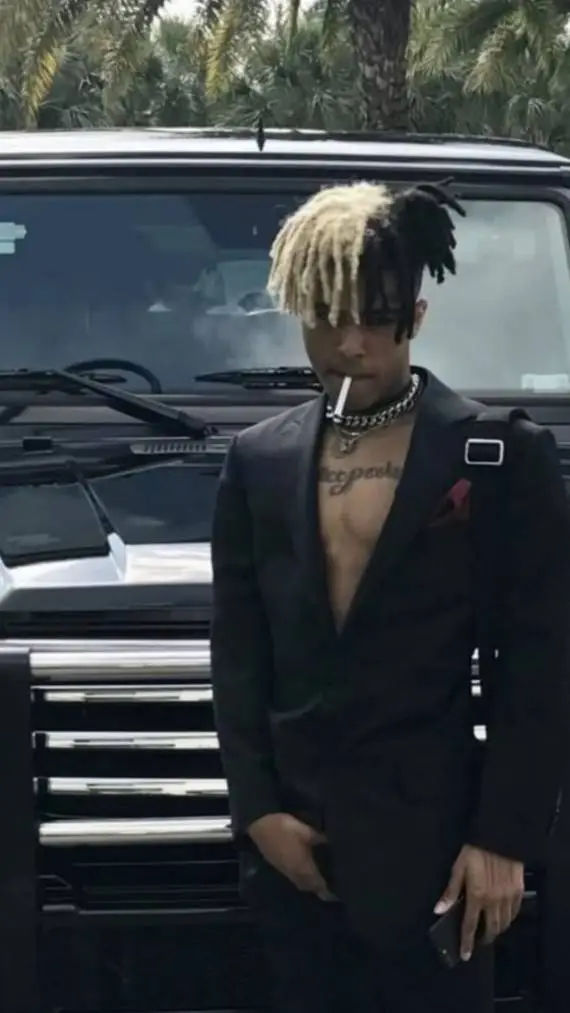 ai character: Xxxtentacion🖤 background