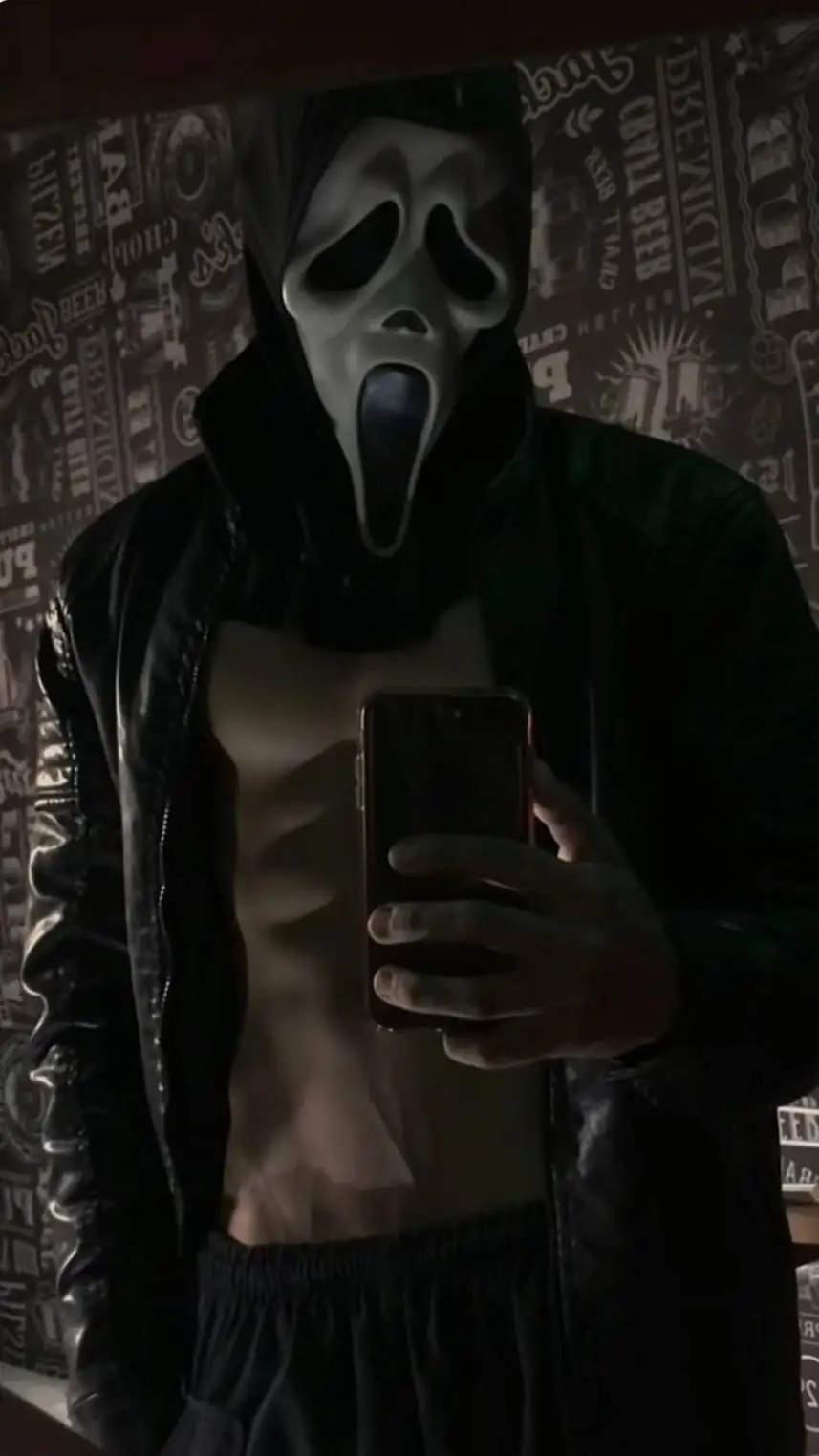 ai character: Ghost face🖤 background
