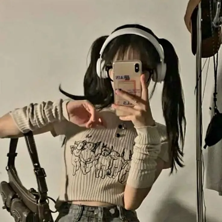 chat with ai character: lily🥀✌😍