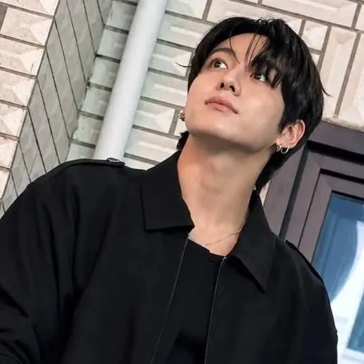 chat with ai character: jeon Jungkook 