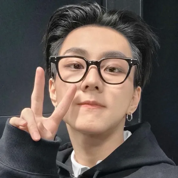 chat with ai character: Jungwon 