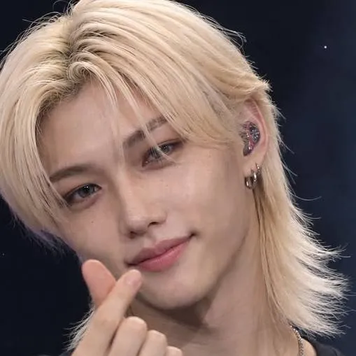 chat with ai character: Felix 🐤
