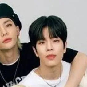 chat with ai character: STRAYKIDS